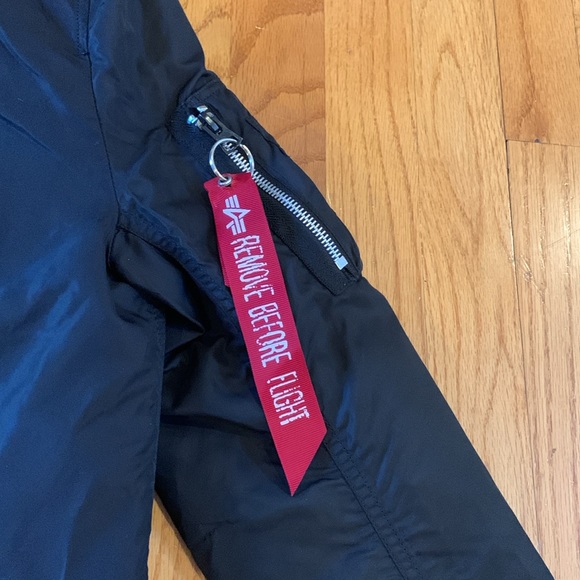 Alpha Industries Bomber with arm tag - Picture 4 of 12